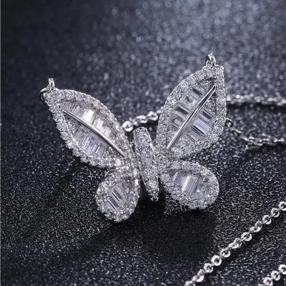 New 925 Silver Lovely Butterfly Diamond Necklace - Picture 2 of 5